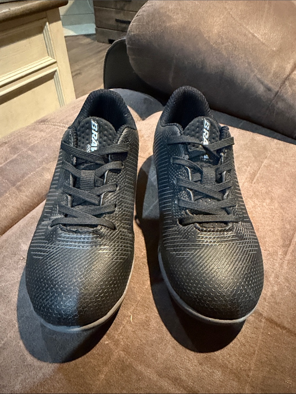 Kids Brava black soccer shoes